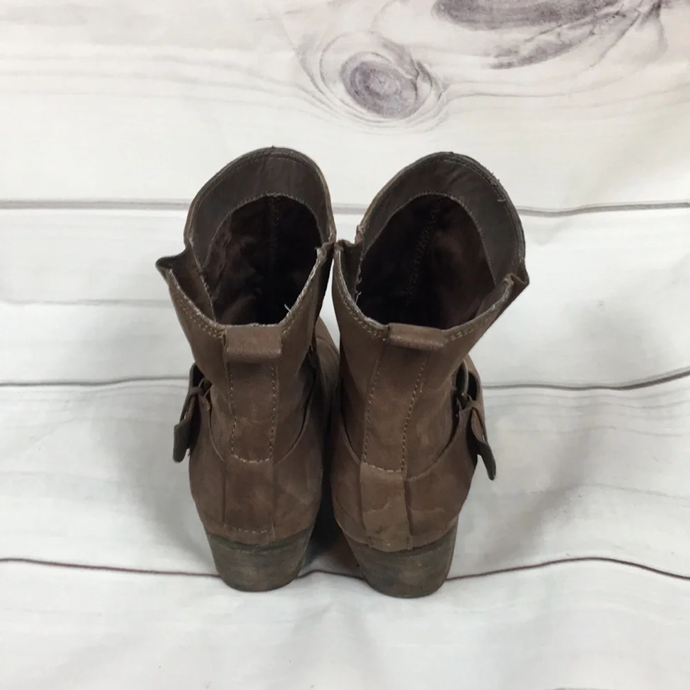 ❤️FERGIE COUNTRY TOO LEATHER‎ HARNESS BUCKLE BOOTS